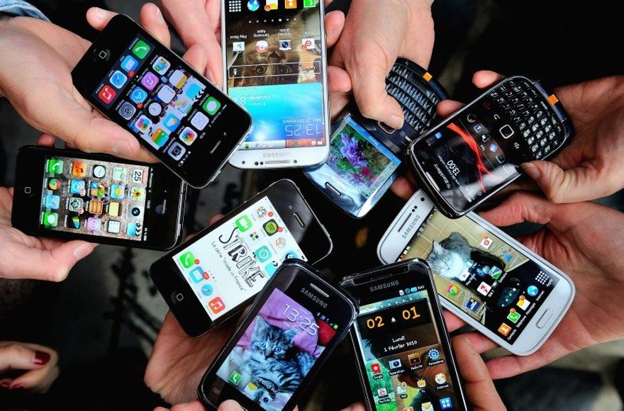 Le téléphone portable bientôt interdit à l'école et au collège