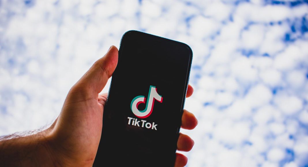 Instagram, TikTok and YouTube are the 3 main sources of information among teenagers